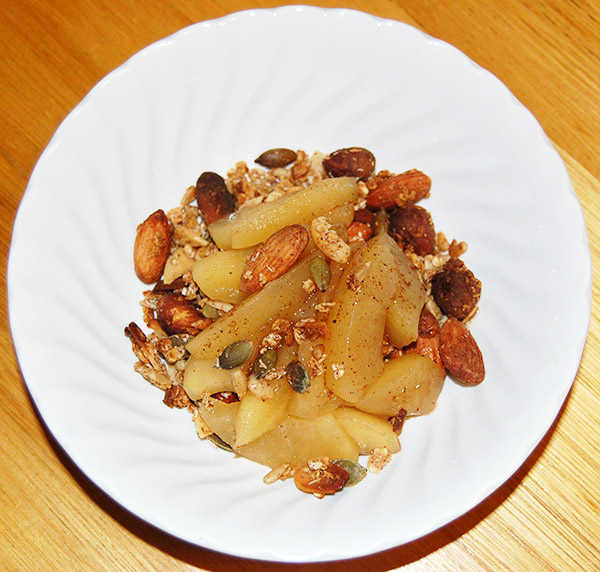 Wheat-free muesli with stewed apple